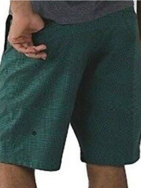 Lululemon Green Black Plaid Shorts Size 32